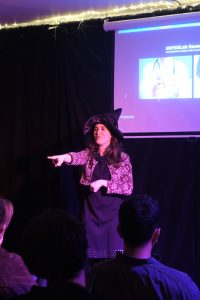 Dr Encarna Micó Amigo presenting at Pint of Science 2026